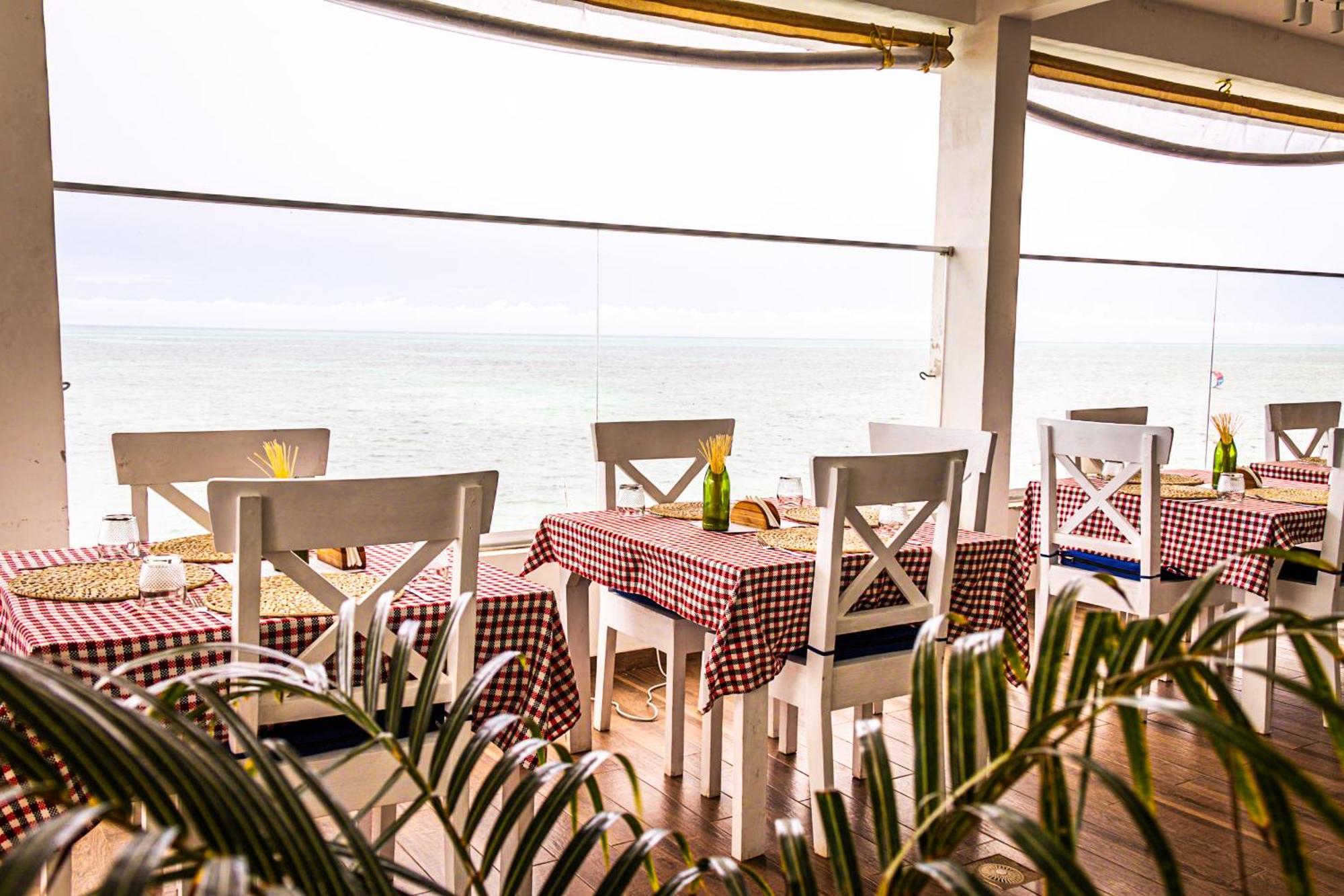 Pili Pili Sunrise Beach Hotel 4*