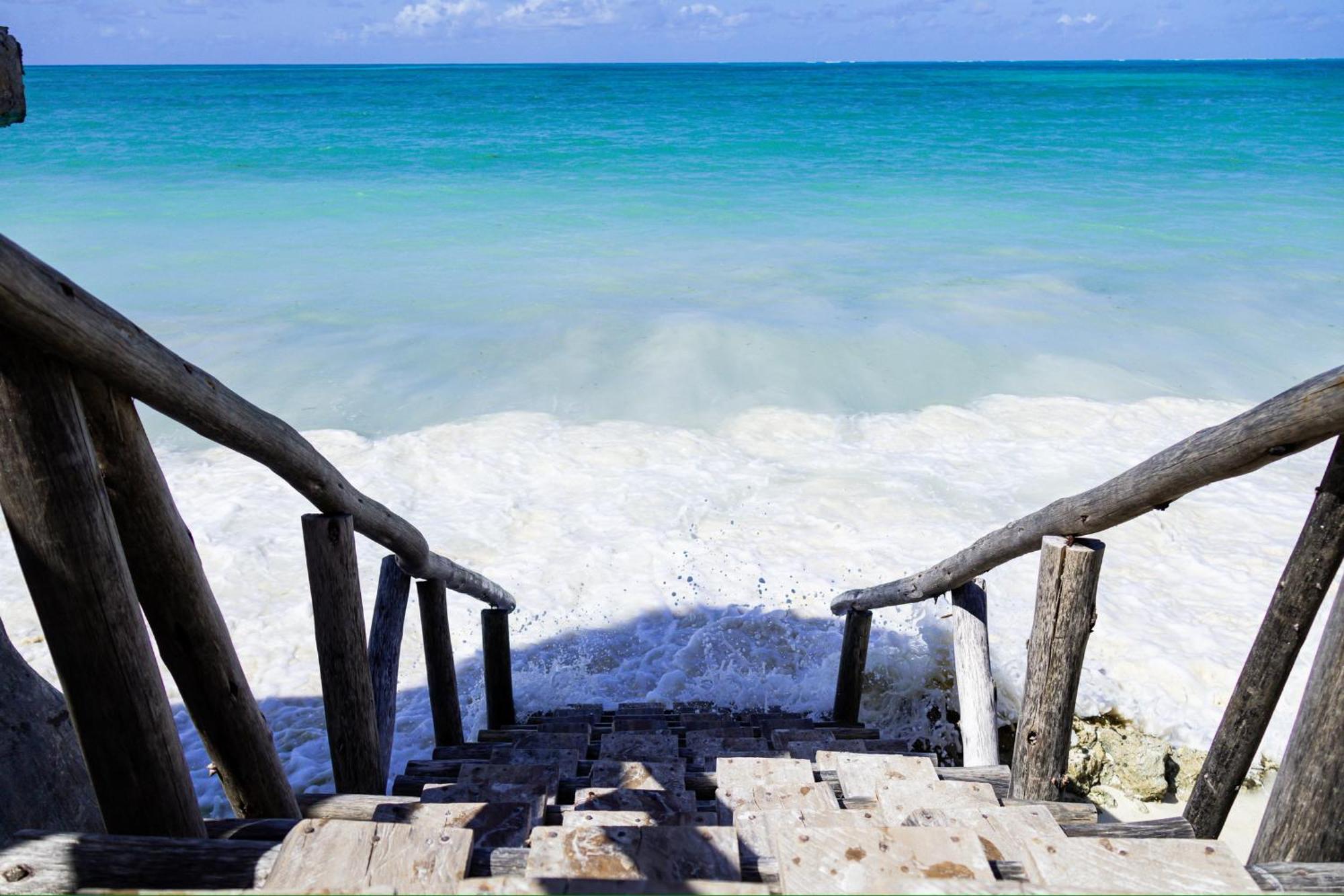 Hotel Pili Pili Sunrise Beach 4*